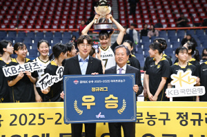 [현장인터뷰] 정규시즌 우승 차지한 김완수 KB스타즈 감독, 