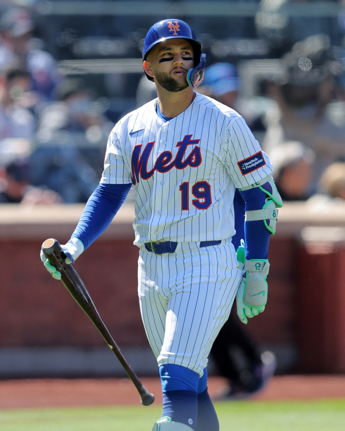 "야유받아 마땅합니다" 알긴 아는데, 삼진만 먹는 1910억 이적생을 누가 용서할까? 15타석 8K 53.3%