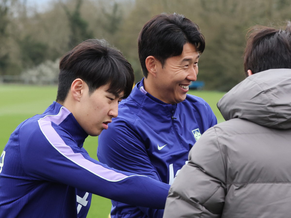 이강인(왼쪽)과 손흥민. 연합뉴스