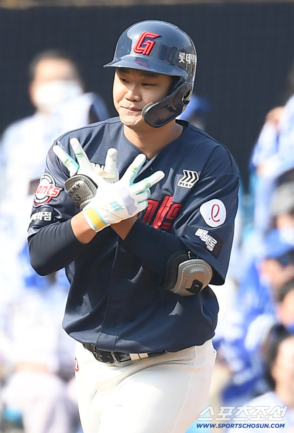 29일 대구 삼성라이온즈파크에서 열린 삼성과 롯데의 경기. 4회초 롯데 손호영이 선제 솔로홈런을 날렸다. 그라운드를 돌고 있는 손호영. 대구=송정헌 기자songs@sportschosun.com/2026.03.29/