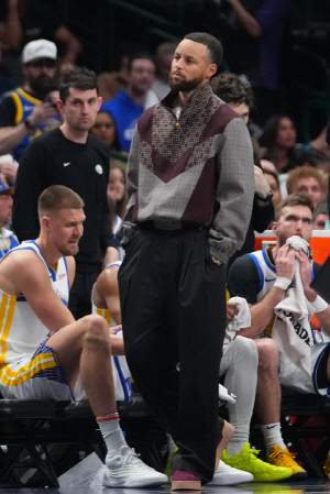 대충격! '러너스 니' 부상재활 스테판 커리 정규시즌 셧다운! 美 매체 