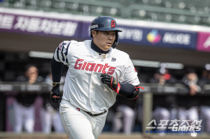 이래서 승부치기한다! 10회말 홈스틸로 극적 동점 → 연장에만 17점 → 끝내기 밀어내기…한동희도 지켜본 역대급 명승부