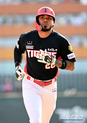 'KIA 충격 개막 2연패' 하지만 이 선수만 보면 웃음이 나온다 