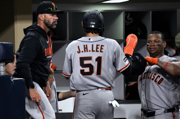 이정후가 어쩌다 이 지경까지...148km 직구에 헛스윙 삼진, 충격적 타율 0.077