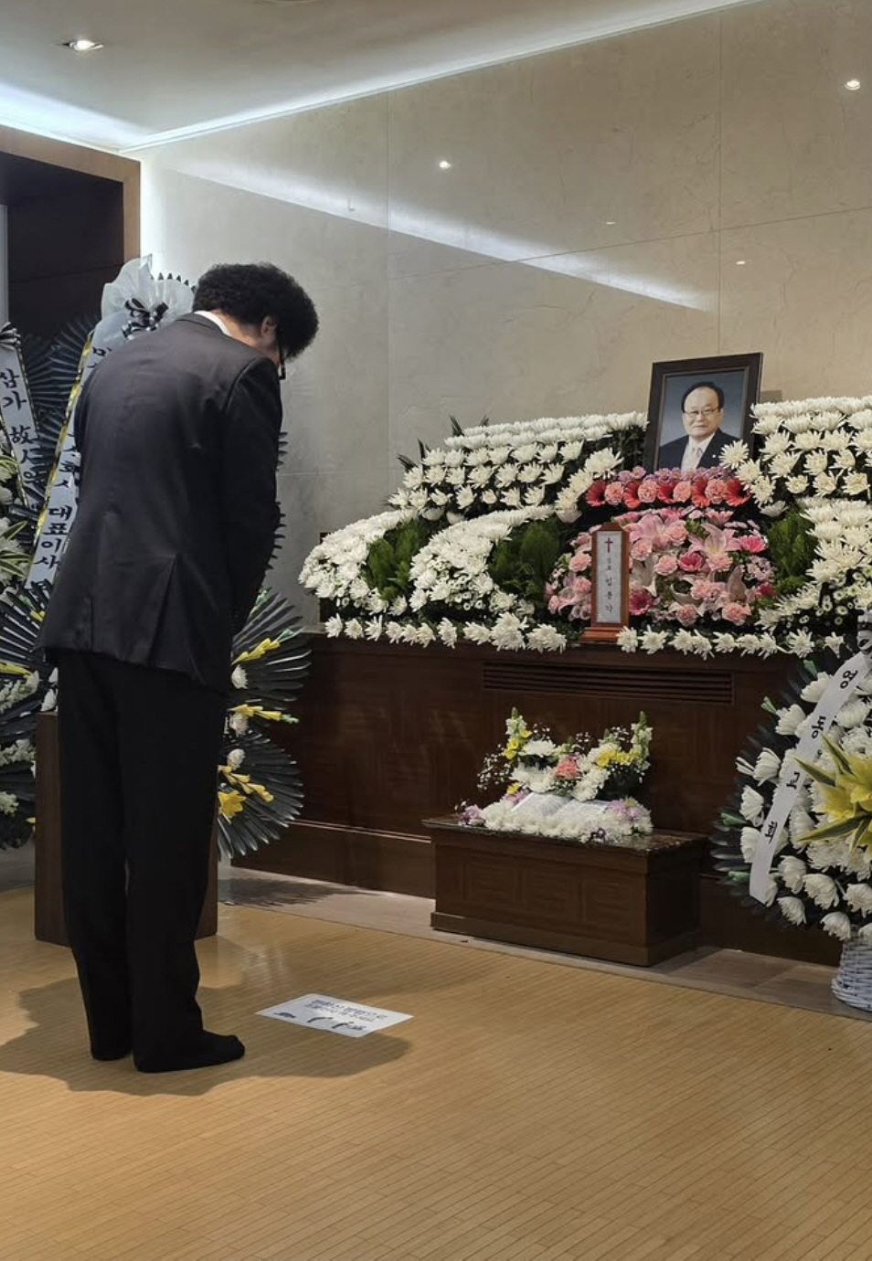 '父 간담도암 말기' 윤택, 부친상 심경 "그동안 사랑해주셔서 감사..편히 쉬시길"