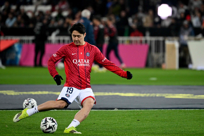 韓 축구 초대형 경사 '와르르', "PSG 이적료 매우 높게 요구"...이강인, '손흥민급 에이스' 등극 무산 위기 "英 국대 출신으로 선회"
