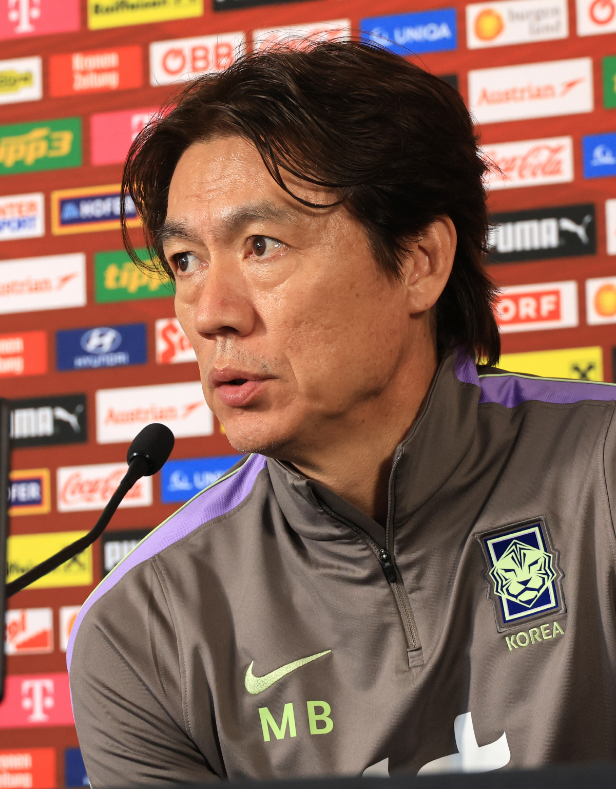 오스트리아전 앞둔 홍명보 감독 (빈[오스트리아]=연합뉴스) 최재구 기자 = 오스트리아전을 하루 앞둔 30일(현지시간) 홍명보 축구 국가대표팀 감독이 경기가 열릴 에른스트 하펠 스타디움에서 공식 기자회견을 하고 있다. 2026.3.30 jjaeck9@yna.co.kr(끝)