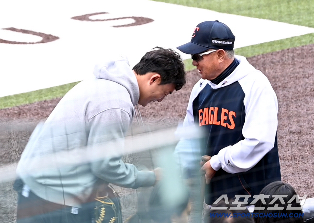 KT 유니폼 입고 대전 온 한승혁, 스승에게 바로 다가가지 못한 이유는?[대전 현장]