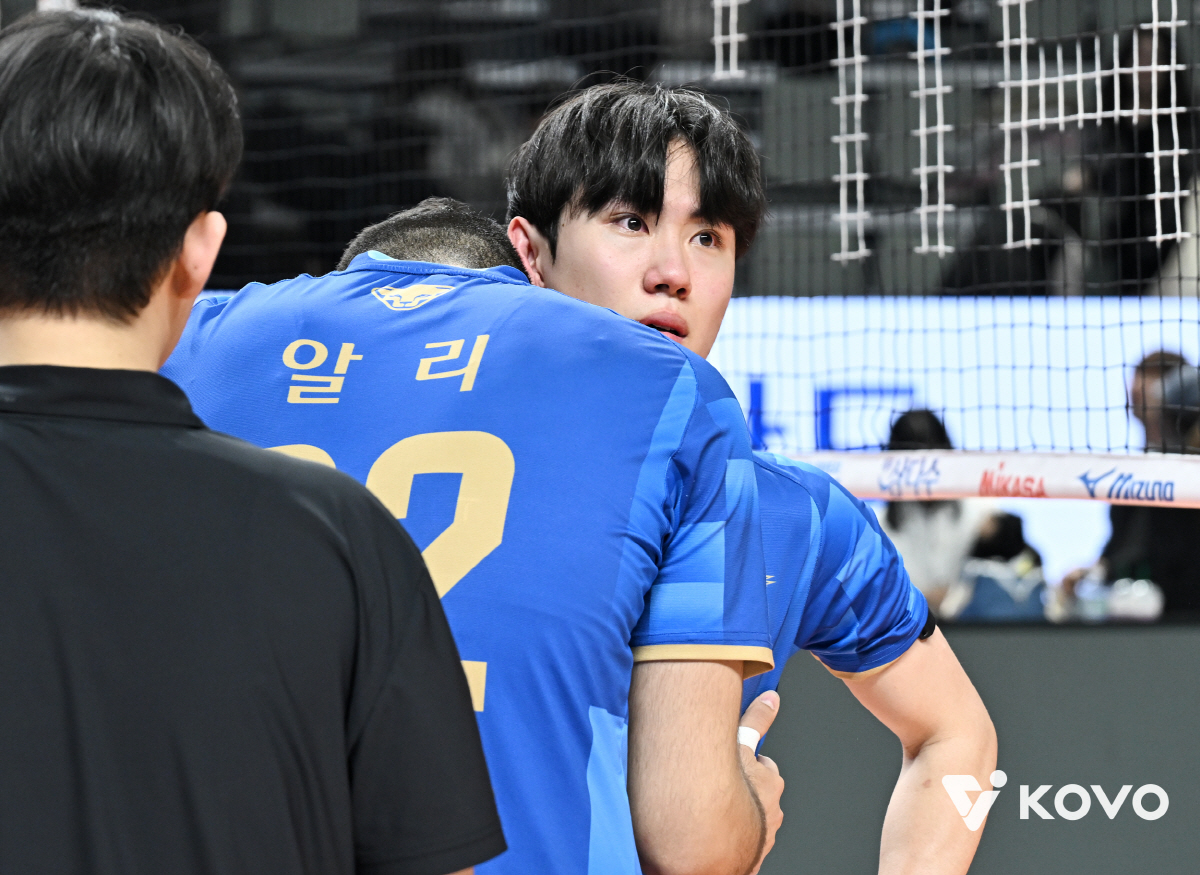 플레이오프 2차전 후 눈물을 흘리는 한태준. 사진제공=한국배구연맹