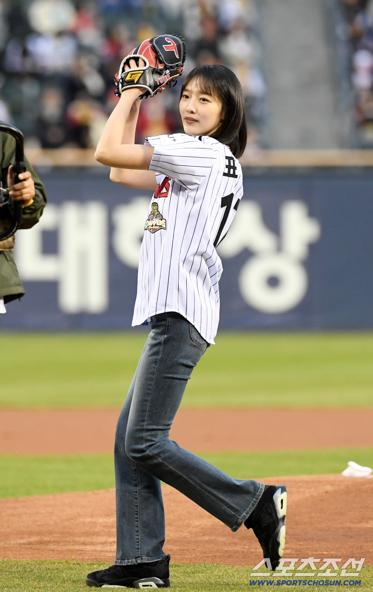 31일 잠실구장에서 열린 LG와 KIA의 경기. 표예진이 시구를 하고 있다. 잠실=박재만 기자 pjm@sportschosun.com/2026.03.31/