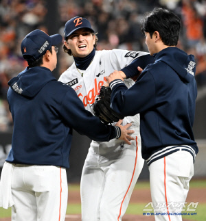 평행이론? 폰세 다친날 '154㎞' 27세 사랑꾼도 '미끌' 불운에 울었다…