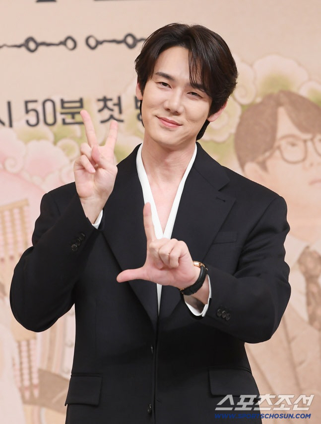 유재석도 놀랐다...유연석, '대학교수 데뷔' 소감 "개강식 떨렸다"