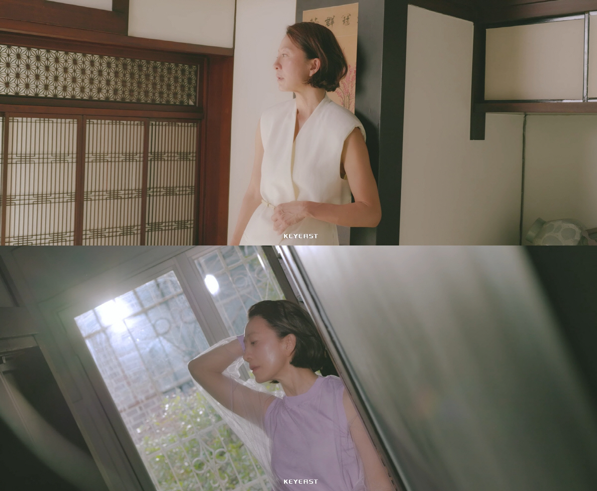 '164cm·49kg' 60세 김희애, 걸그룹급 '뼈말라' 몸매..허리가 한 줌