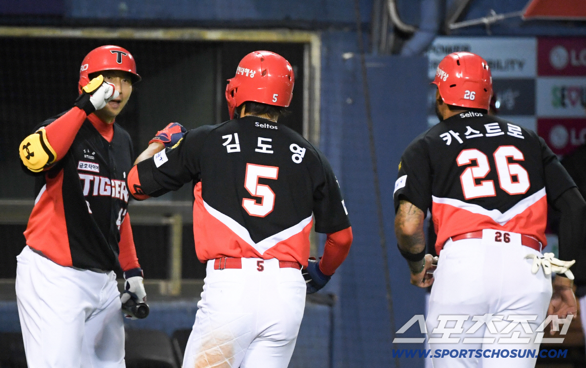 31일 잠실구장에서 열린 LG와 KIA의 경기. 2회초 2사 2루 KIA 김도영이 투런포를 날린 뒤 환호하고 있다. 잠실=박재만 기자 pjm@sportschosun.com/2026.03.31/