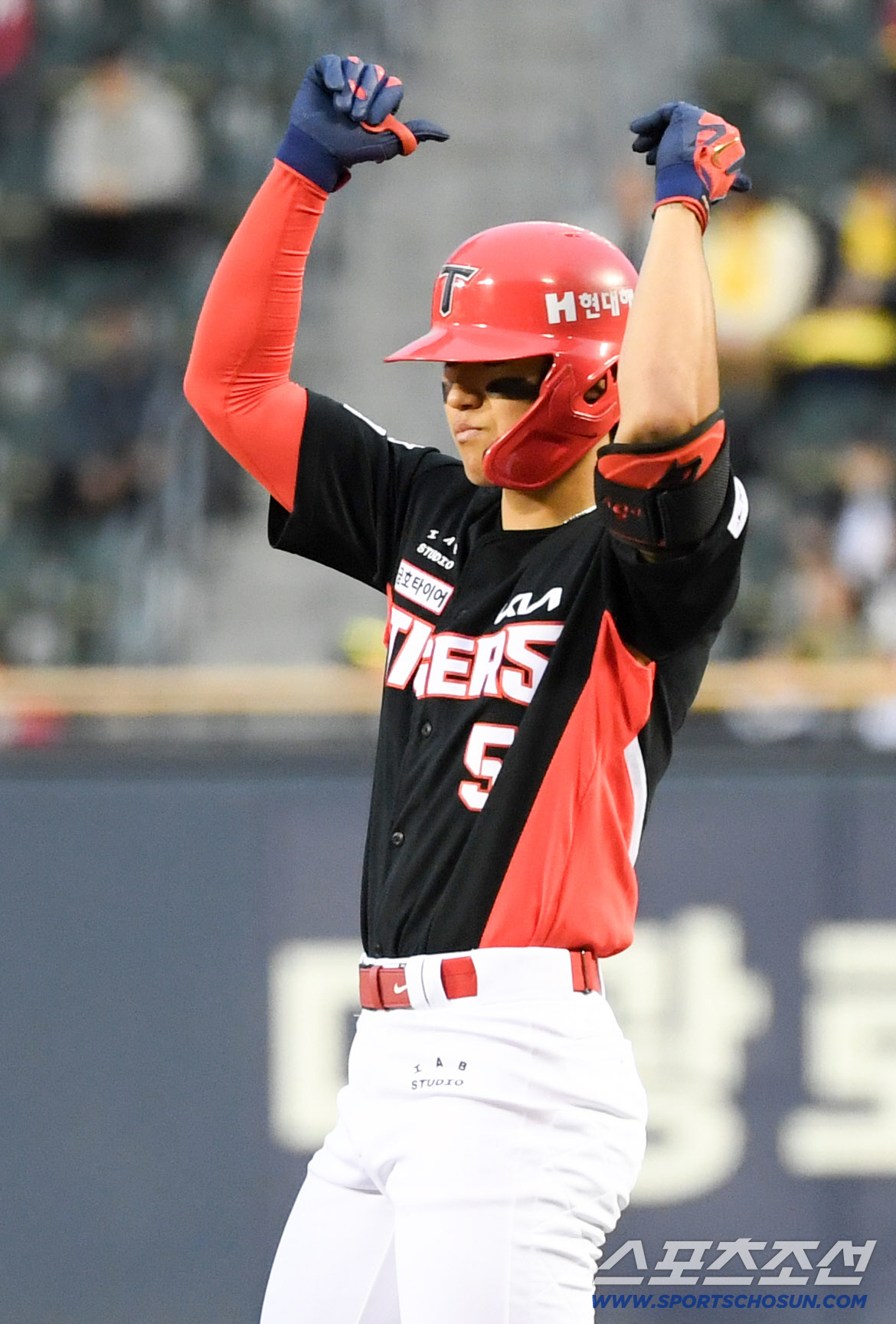 31일 잠실구장에서 열린 LG와 KIA의 경기. 1회초 1사 2루 KIA 김도영이 안타를 날린 뒤 환호하고 있다. 잠실=박재만 기자 pjm@sportschosun.com/2026.03.31/
