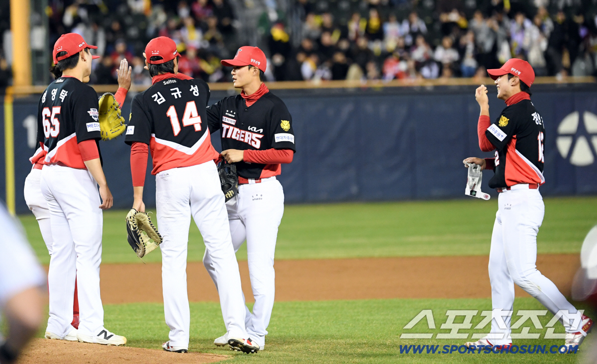31일 잠실구장에서 열린 LG와 KIA의 경기. 승리한 KIA 선수들이 기뻐하고 있다. 잠실=박재만 기자 pjm@sportschosun.com/2026.03.31/