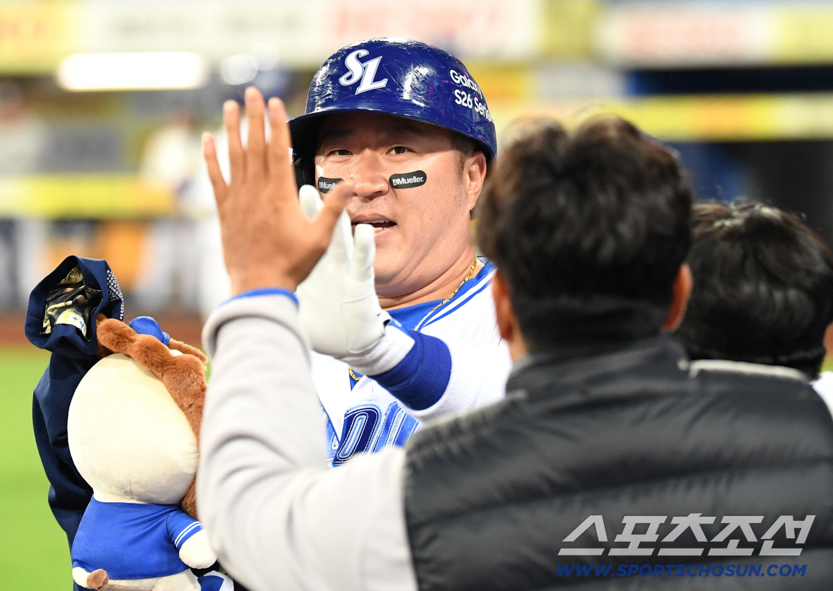 31일 대구 삼성라이온즈파크에서 열린 삼성과 두산의 경기. 7회말 솔로홈런을 날린 삼성 최형우. 대구=송정헌 기자songs@sportschosun.com/2026.03.31/