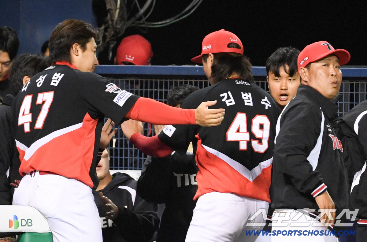 31일 잠실구장에서 열린 LG와 KIA의 경기. KIA 김범수가 더그아웃으로 향하고 있다. 잠실=박재만 기자 pjm@sportschosun.com/2026.03.31/
