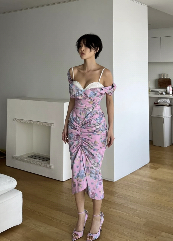 화사, 중학생 때부터 가터벨트 입은 과거 "母가 못 키우겠다고" ('살롱드립')