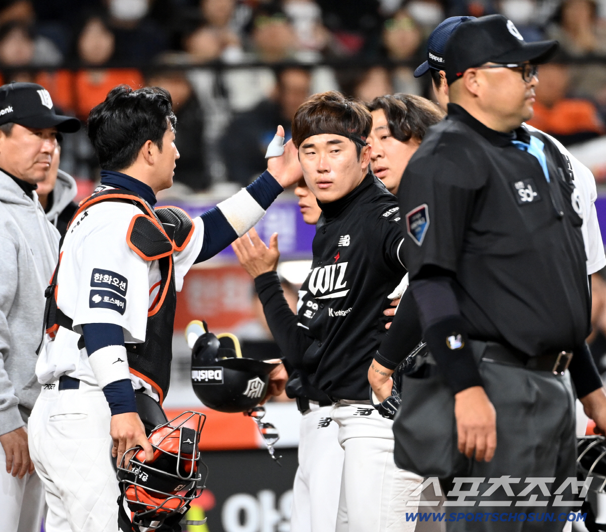 허경민이 사과하는 엄상백과 최재훈에 괜찮다는 인사를 전했다.