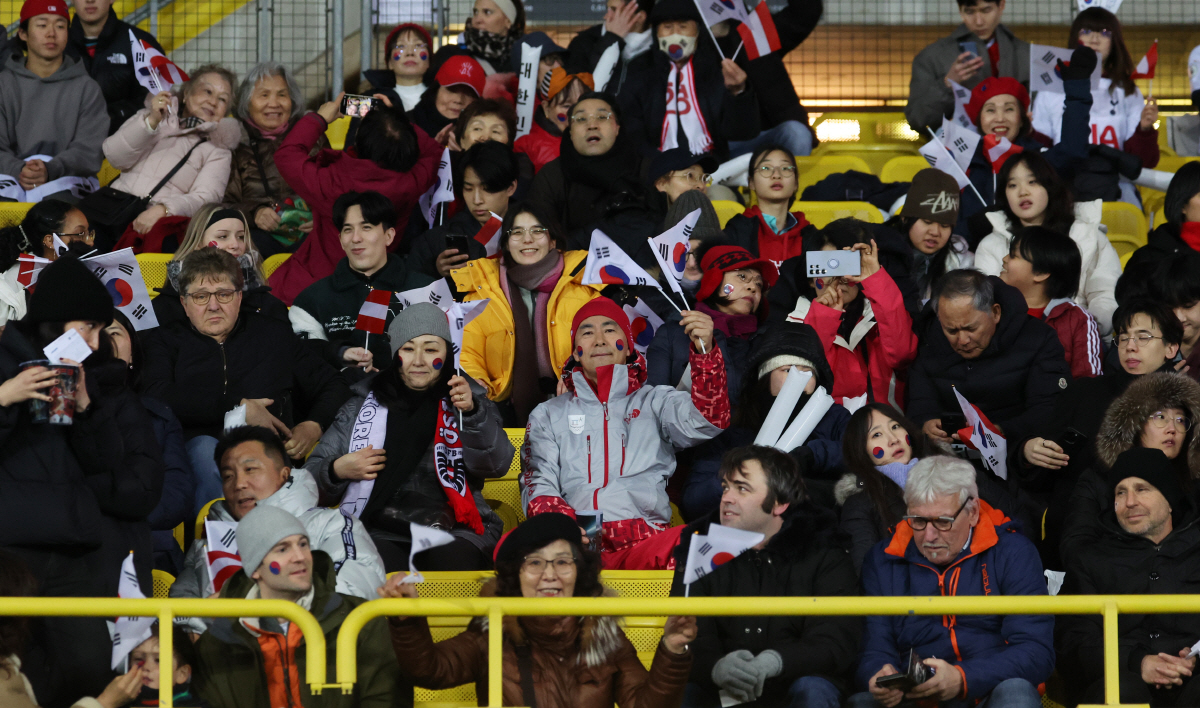 '코트디부아르전과 다르다' 손흥민-이재성-이강인 들어가자 한층 나아진 조직력...'스리백' 한국, 오스트리아와 0-0 팽팽[전반 분석]