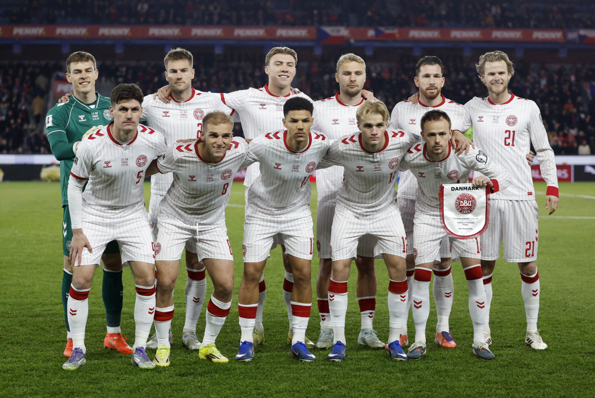 Soccer Football - FIFA World Cup - UEFA Qualifiers - Finals - Czech Republic v Denmark - epet ARENA, Prague, Czech Republic - March 31, 2026 Denmark players pose for a team group photo before the match REUTERS/David W Cerny