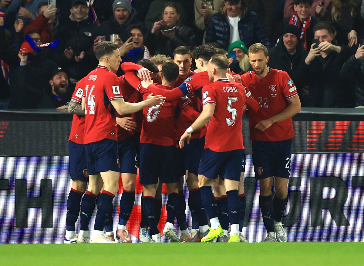 epa12862532 Czech Republic players celebrate a goal during the FIFA World Cup 2026 European playoff match between the Czech Republic and Denmark in Prague, Czech Republic, 31 March 2026. EPA/MARTIN DIVISEK