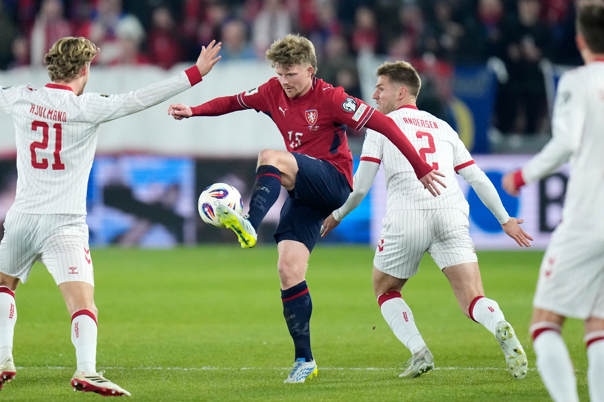Czechia's Pavel Sulc controls the ball between Denmark's Morten Hjulmand and Joachim Andersen during the World Cup qualifying playoff final soccer match between Czechia and Denmark in Prague, Tuesday, March 31, 2026. (AP Photo/Petr David Josek)