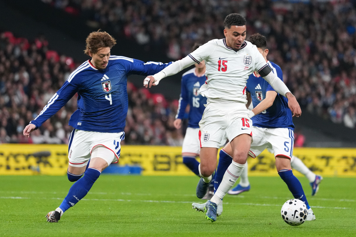 Japan's Ayumu Seko, left, and England's Morgan Rogers challenge for the ball during the International friendly soccer match between England and Japan in London, Tuesday, March 31, 2026 . (AP Photo/Kirsty Wigglesworth)