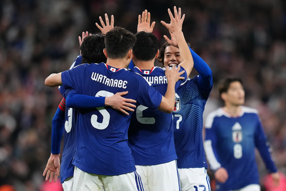 "일본한테 져 부끄럽다" 英 현지 난리법석, 日 아시아 최초 역사 또 작성...'잉글랜드전 승리' 亞 유일 국가