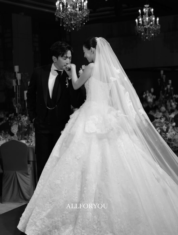 이민우, '불참' 신혜성 언급 없었다…결혼식 현장 공개