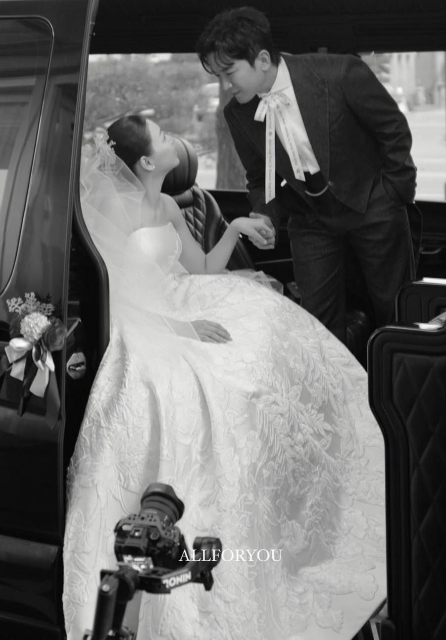 이민우, '불참' 신혜성 언급 없었다…결혼식 현장 공개