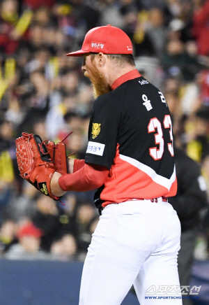 '와 30억 에이스급' KIA 재계약 애원해줘서 고맙다…