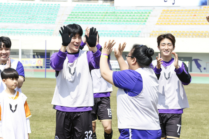 '특별한 추억 선사' FC안양, A매치 휴식기 맞아 ‘오픈 트레이닝 데이’ 성료... 팬과 함께 특별한 하루