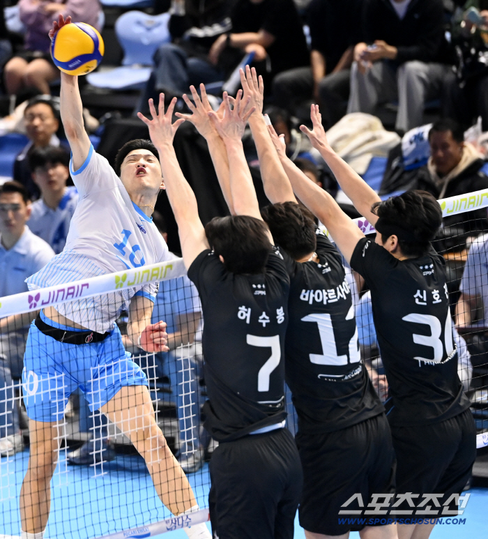 도저히 예측 불가...대한민국 넘버1 대한항공과 정지석이냐, 현대캐피탈과 허수봉이냐 [챔프전 프리뷰]