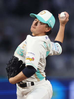 아쿼가 무슨 용병급이냐! → 단돈 2억으로 10승 투수 건지나. '직커슬체포'를 다 던지네 [창원 현장]