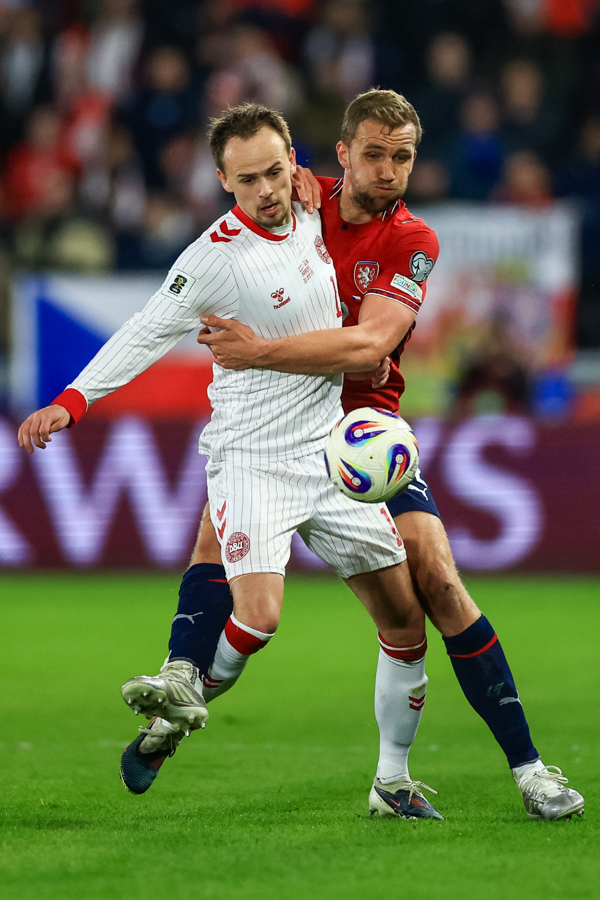 epa12863145 Denmark's Mikkel Damsgaard (L) in action against Czech Republic's Lukas Provod (R) during the FIFA World Cup 2026 European playoff match between the Czech Republic and Denmark in Prague, Czech Republic, 31 March 2026. EPA/MARTIN DIVISEK