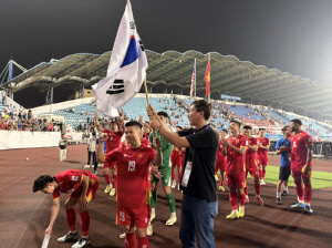 '멈출줄 모르는 식사마 매직' 베트남, 6전 전승으로 아시안컵 본선행...17경기 무패 행진