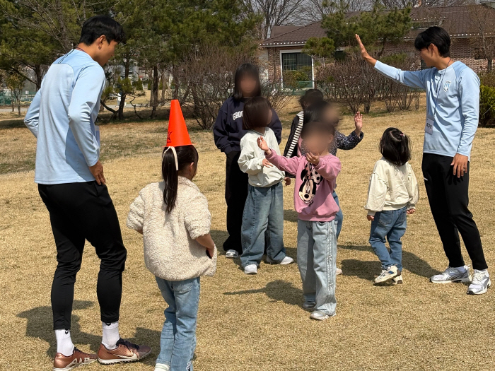 ‘치료도 같이, 봉사도 같이’ 천안시티FC, 나은필병원과 함께 아이들 웃음 만든 따뜻한 시간