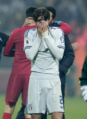 [오피셜]충격 경질도, 사임도 공식발표 없다, 월드컵 희망만 또 '와르르'...'홍명보호와 비교불가' WC 우승국 몰락, 이탈리아 3회 연속 본선행 좌절