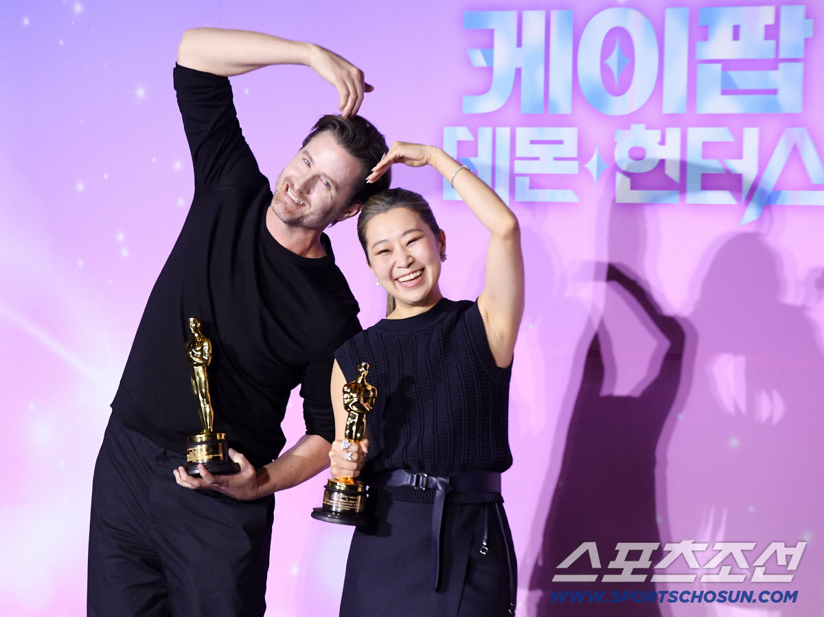 넷플릭스 '케이팝 데몬 헌터스' 아카데미 수상 기념 기자간담회가 1일 오후 서울 CGV용산에서 열렸다. 크리스 애플한스, 매기강 감독이 포즈 취하고 있다. 정재근 기자 cjg@sportschosun.com/2026.4.1/