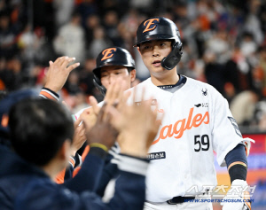 시범경기 5홈런 → 데뷔 첫 대포까지…대전에 움트는 거포 본능, 명장의 시선 [대전포커스]