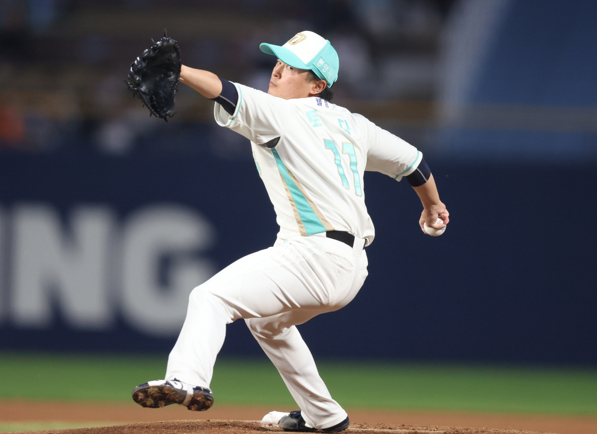 NC 선발 아시아쿼터 토다 나츠키 (창원=연합뉴스) 김동민 기자 = 31일 경남 창원NC파크에서 열린 프로야구 2026 KBO리그 롯데 자이언츠와 NC 다이노스의 경기. 1회 초 NC 선발 토다 나츠키가 역투하고 있다. 2026.3.31 image@yna.co.kr(끝)