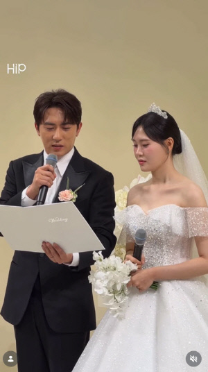 김원훈♥엄지윤, 오늘(1일) 결혼…유재석·신동엽 축복 속 '세기의 결혼식'