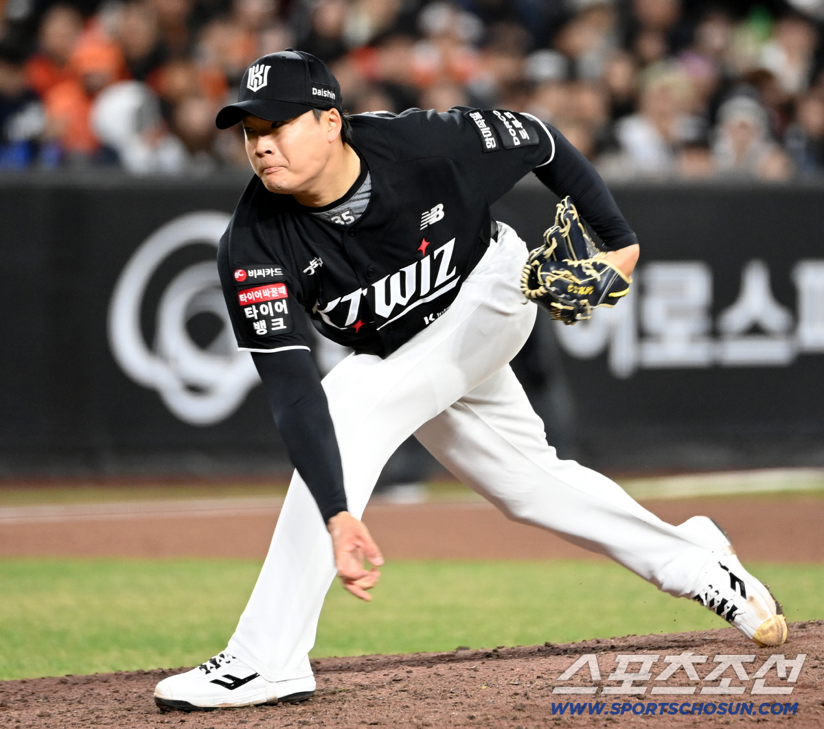 31일 대전한화생명볼파크에서 열린 KT와 한화의 경기. 6회말 KT 한승혁이 역투하고 있다. 대전=허상욱 기자wook@sportschosun.com/2026.03.31/