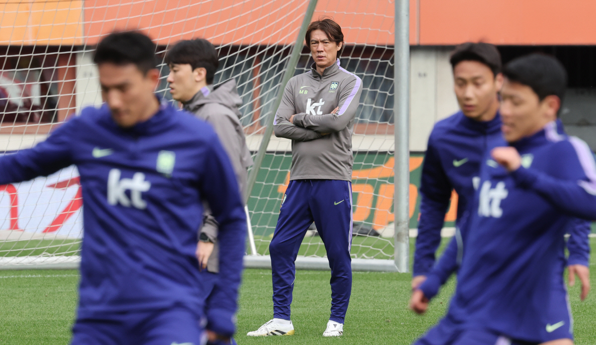 韓 실망! 일본, 또 일본, 또또 일본이 1위다...亞 축구 선두 탈환 실패, 엇갈린 희비 "한국 3계단 추락→日 18위 등극"