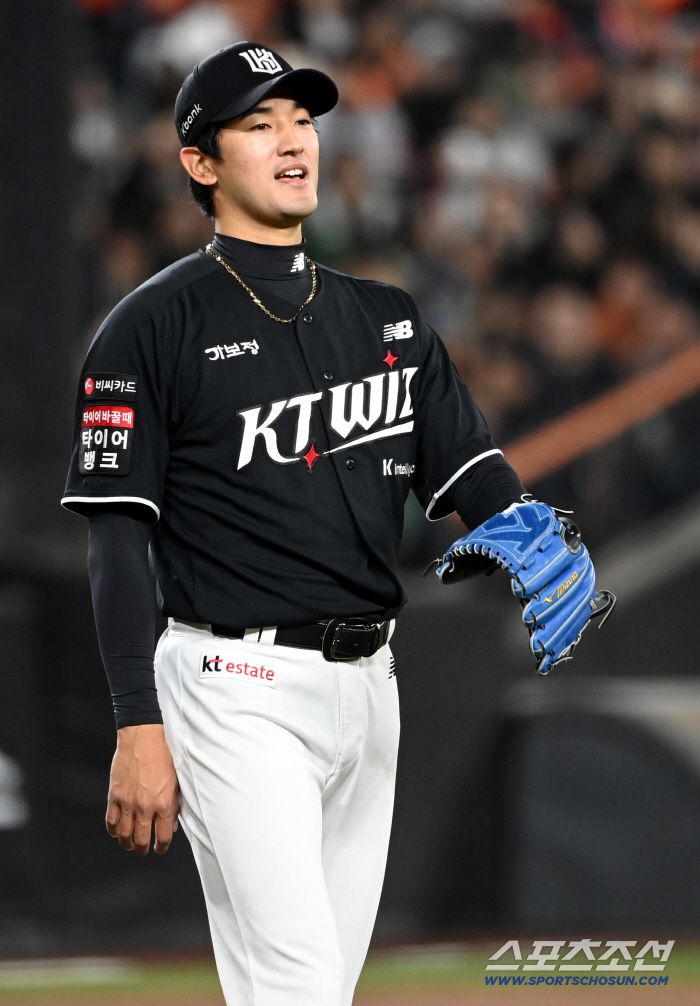 38세-36세 베테랑의 어이없는 실수…역전 투런포+신인 유격수 실책에도 버틴 '에이스' 흔들었다 