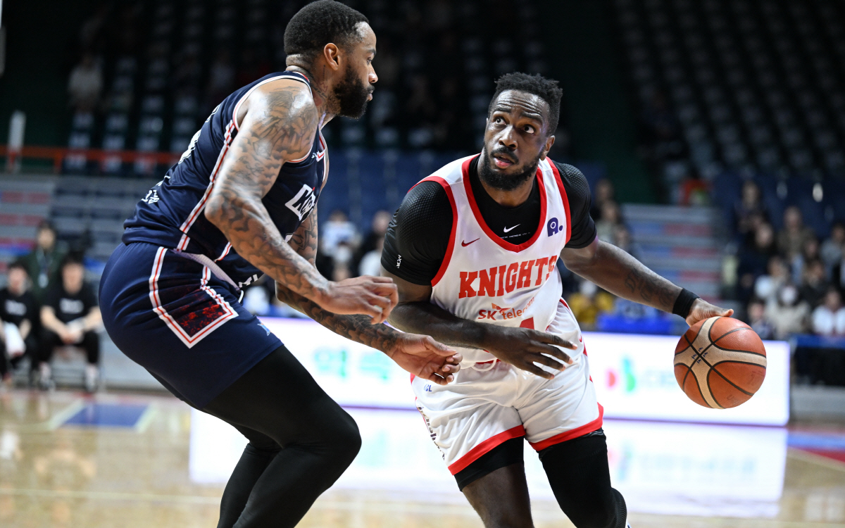 [KBL리뷰]'희망살렸다' KCC, SK에 재뿌리고 6강경쟁 한숨 돌려…81-79 역전승 KT와 1.5게임차, SK는 2위 도약 불투명