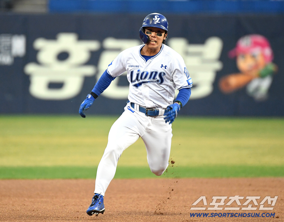 1일 대구 삼성라이온즈파크에서 열린 삼성과 두산의 경기. 1회말 1타점 3루타를 날린 삼성 김성윤. 대구=송정헌 기자songs@sportschosun.com/2026.04.01/