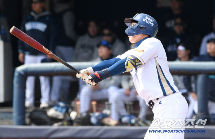 이걸 이렇게 지다니! 롯데 1-2 → 4-2 → 4-4 → 끝내기 밀어내기 허망한 패전. NC에 4-5로 졌다 